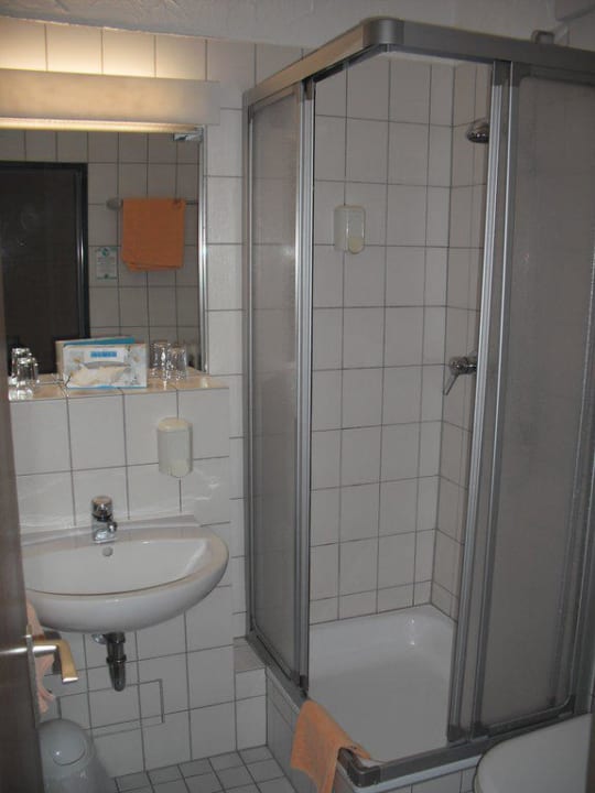 Blick ins Badezimmer Hotel Schloß Hornberg