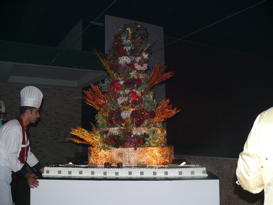 Riesen Torte Hotel Delphin Imperial