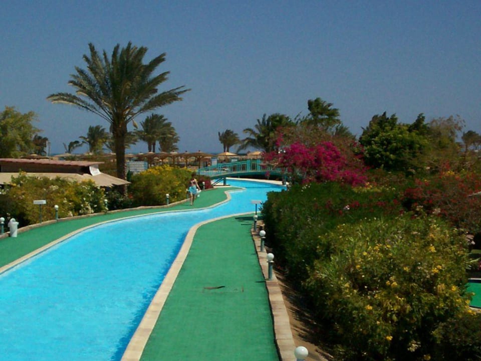 Gartenanlage auf dem Weg zum Strand Golden Beach Resort