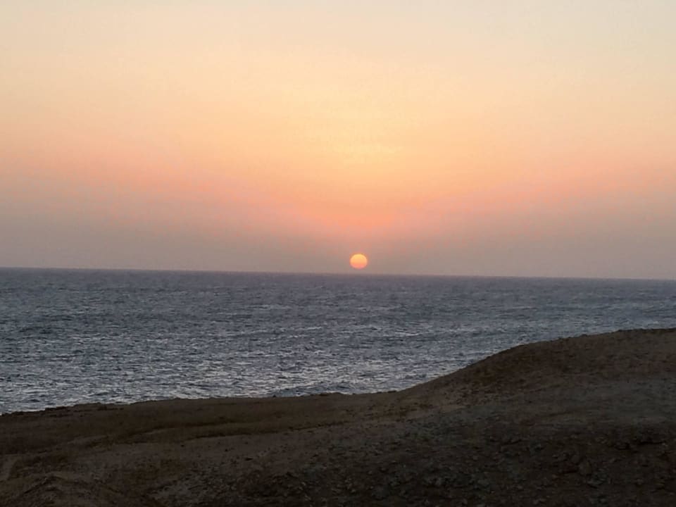 Sonnenaufgang vom Zimmer 12 aus The Oasis Dive Resort
