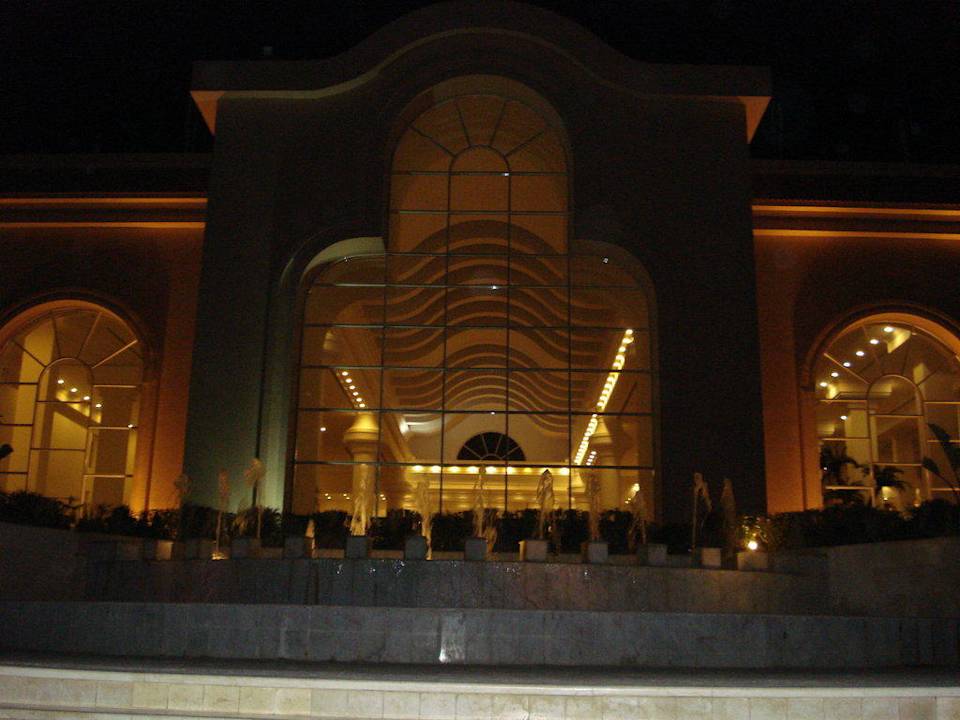 Večerní pohled Pyramisa Beach Resort Sahl Hasheesh