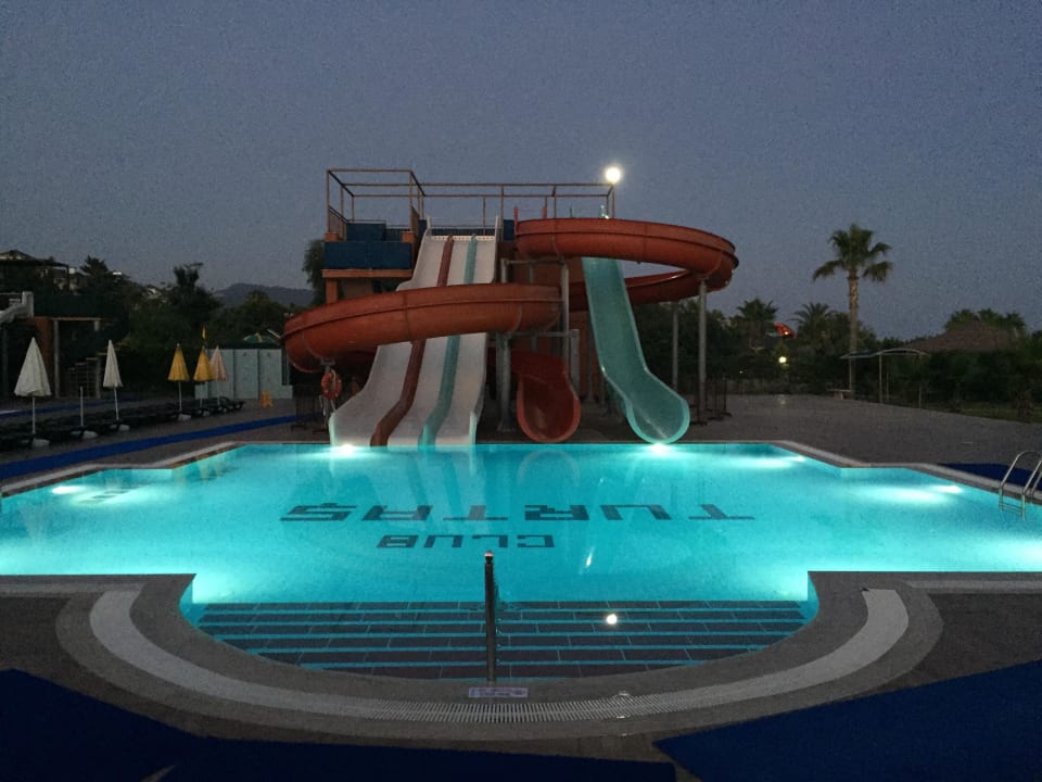 Pool mit Rutsche Club Turtas Beach Hotel