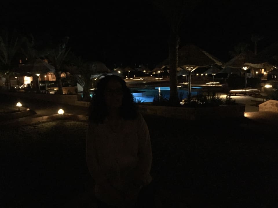 Pool bei Nacht Mövenpick Resort El Quseir