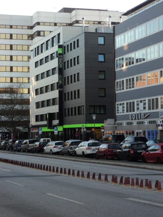 Ein farbklecks in Grau Holiday Inn - the niu, Fusion Hamburg St. Georg