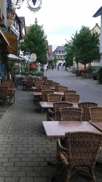 Straßenzug zum Hotel Hotel Der Löwen