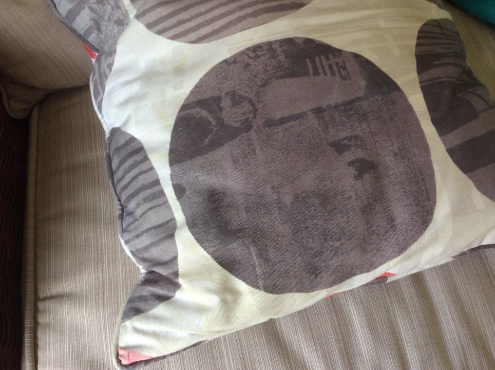 Ungepflegt und schmuddelig, hierfür zahlt man! Paradis Beachcomber Golf Resort & Spa