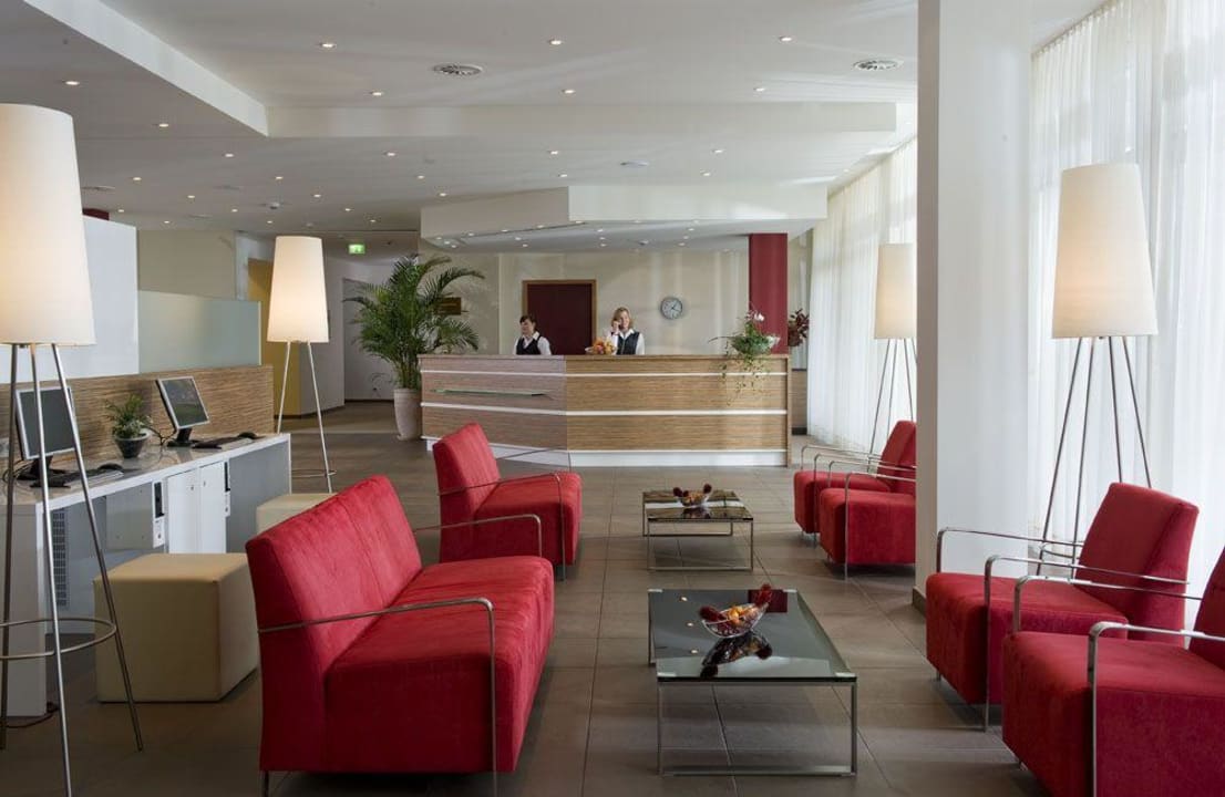 Lobby/Entrance acom Hotel München