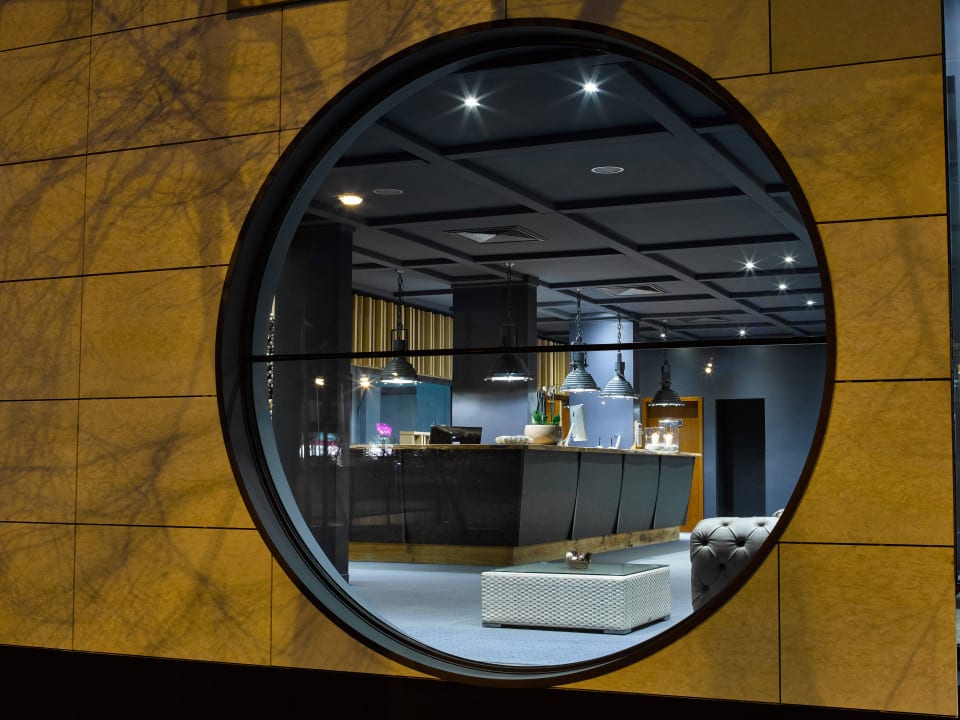 Rezeption Blick von Außen Hotel Königshof