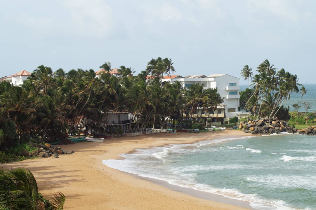 Strand rechts vom Hotel  Pandanus Beach Resort & Spa