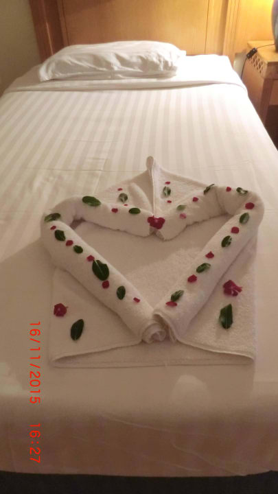 Schmuckhandtuch vom "Zimmermann" Old Palace Resort Sahl Hasheesh