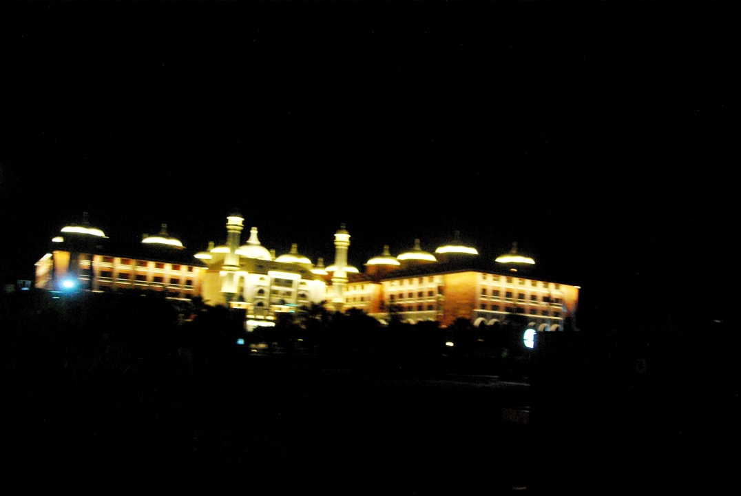 Hotel vom Strand aus Royal Taj Mahal Hotel