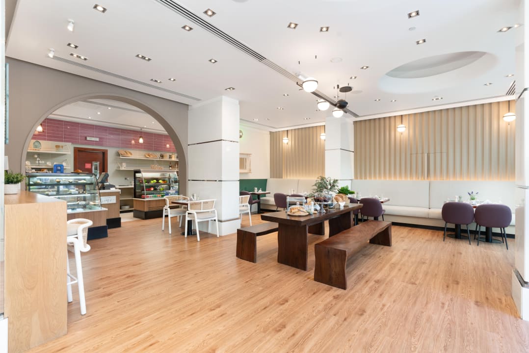 Gastro Golden Sands Hotel & Residences