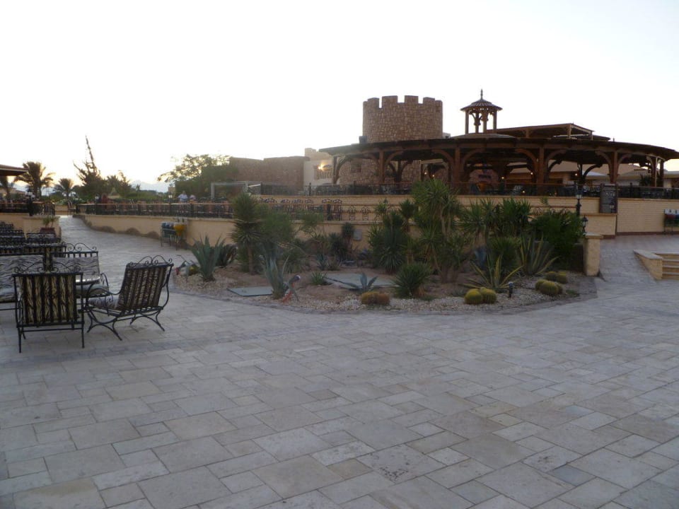 Blick auf den Außenbereich des Restaurant Castello Pickalbatros Dana Beach Resort - Hurghada