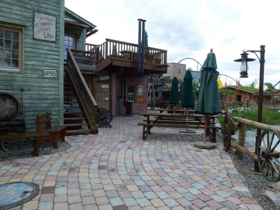 Terrasse vom Saloon Tipi Town Europa-Park