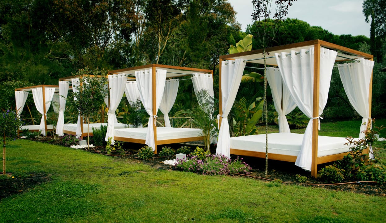 Nueva zona CHILL OUT con camas Balinesas TUI BLUE Isla Cristina Palace