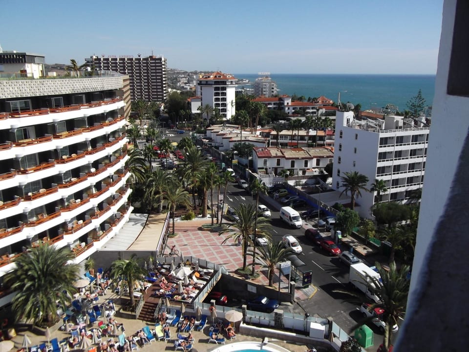 Blich auf die Hauptsraße Hotel Caserio