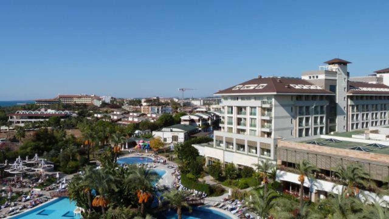 Ausblick auf die Stadt Sunis Kumköy Beach Resort Hotel & Spa