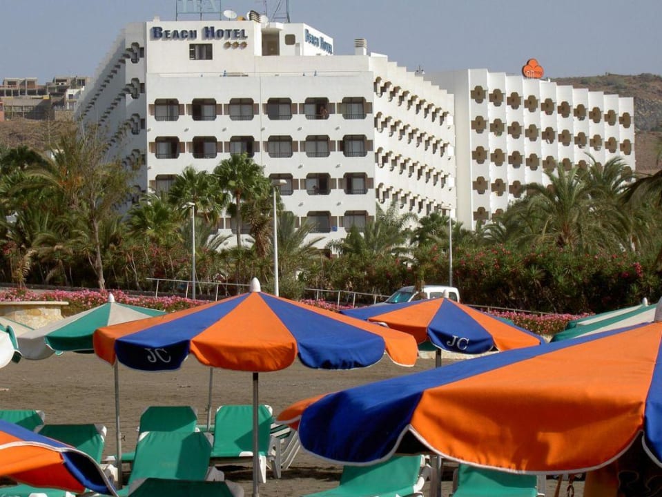 Vom Strand aufs Hotel Corallium Beach by Lopesan Hotels - Adults only
