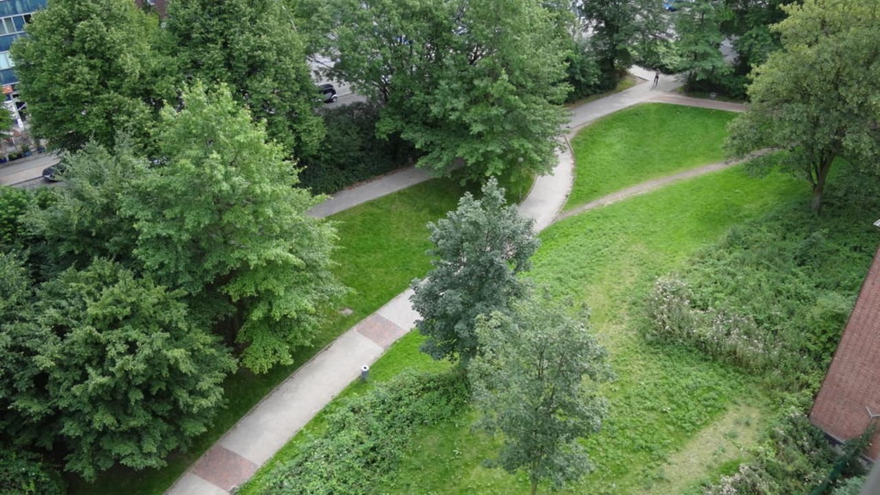 Ausblick vom Zimmer in Richtung kl. Park Motel One Hamburg-Alster