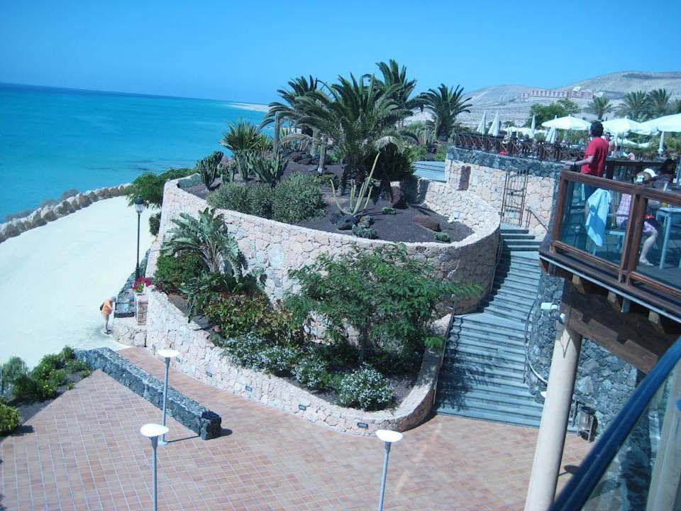 Ausblick auf die Terrasse, das Meer und den Pool R2 Pajara Beach