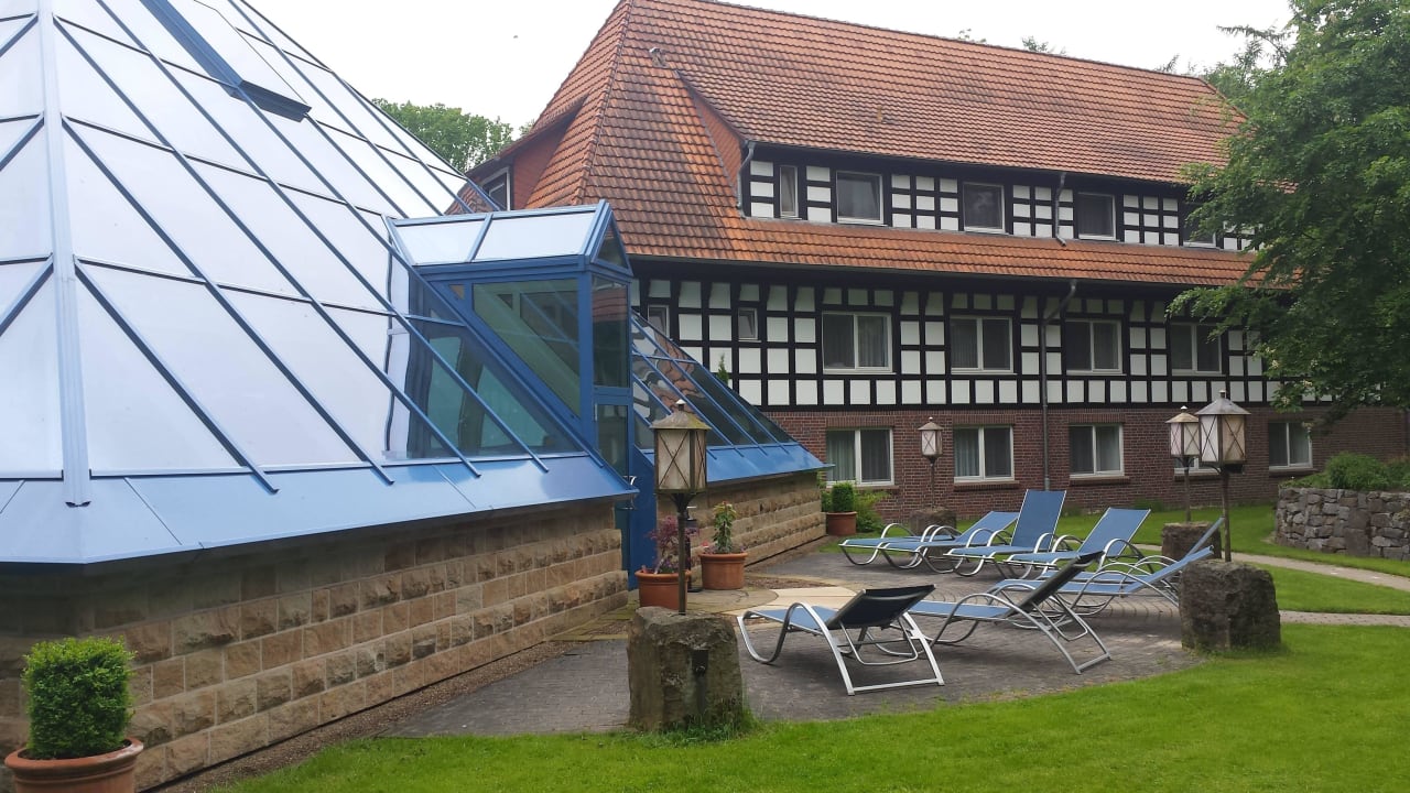 Außenblick auf den Innenpool Vila Vita Burghotel Dinklage