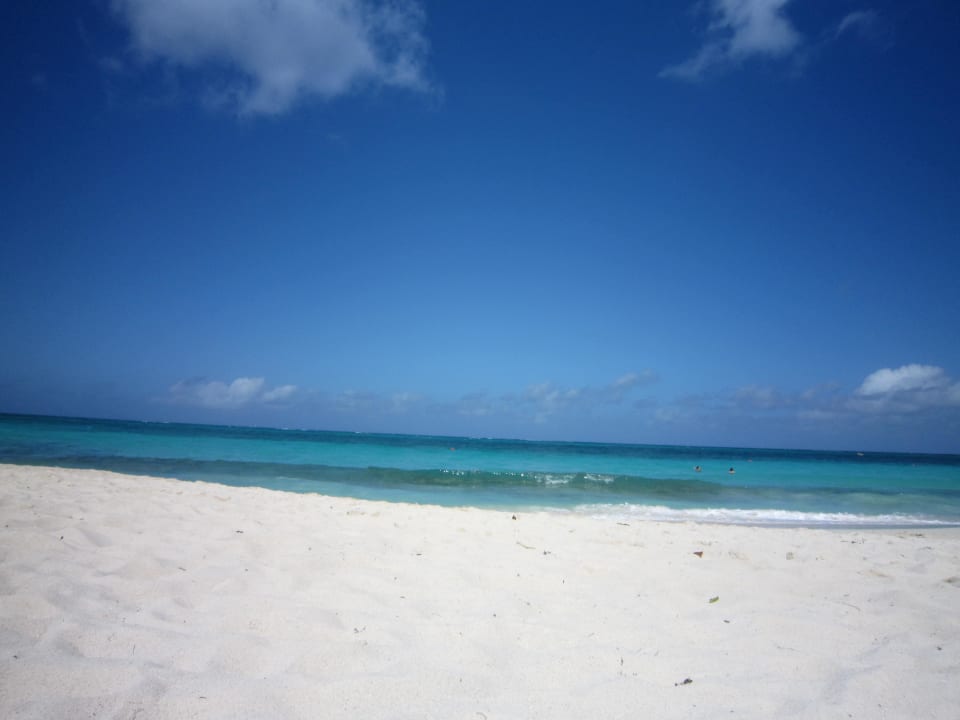 Weißer Sandstrand am Hotel Paradisus Rio de Oro Resort & Spa - Adults only
