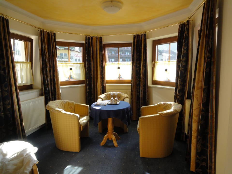 Gemütliche Sitzecke Wellnessresort Vier Jahreszeiten