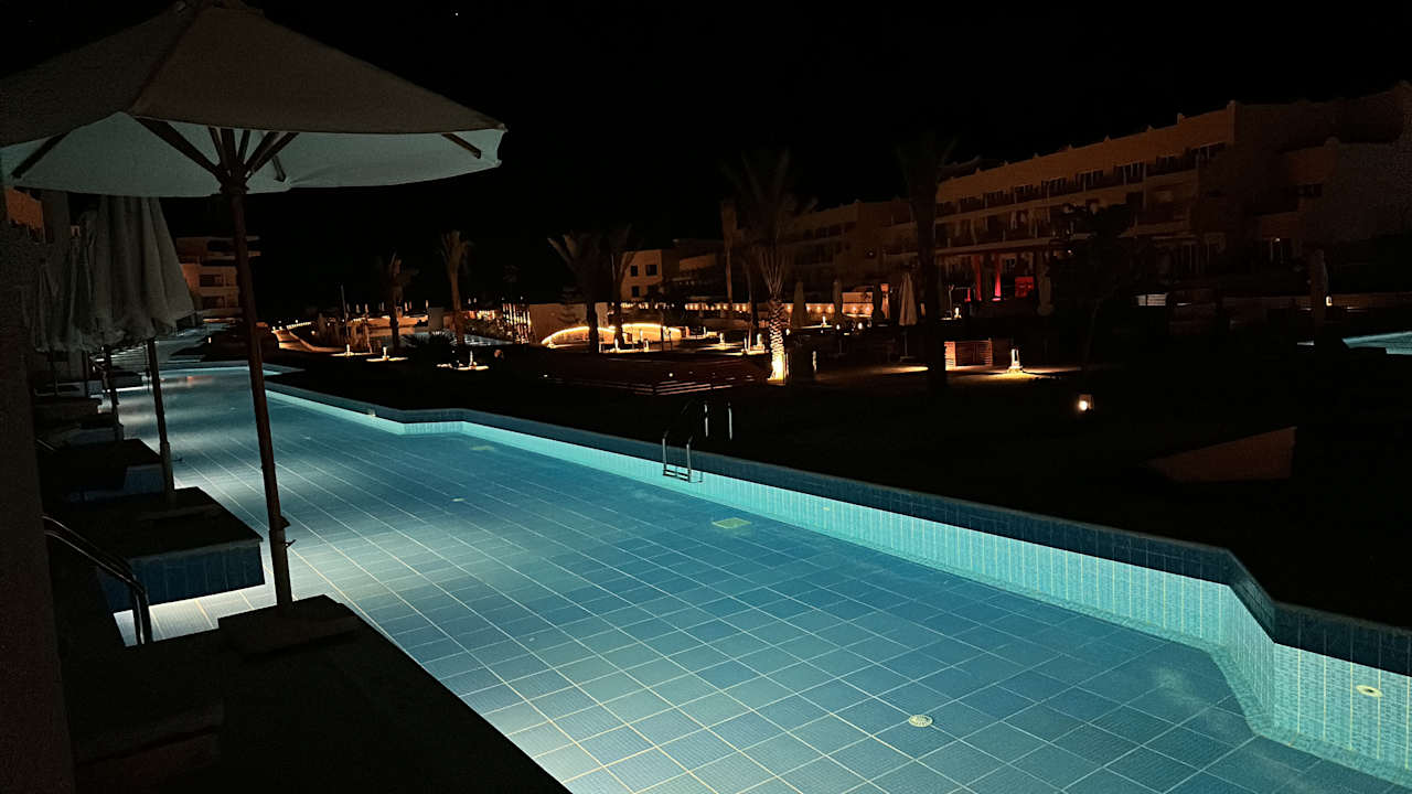 Pool Diamond Beach by Pearl Resort