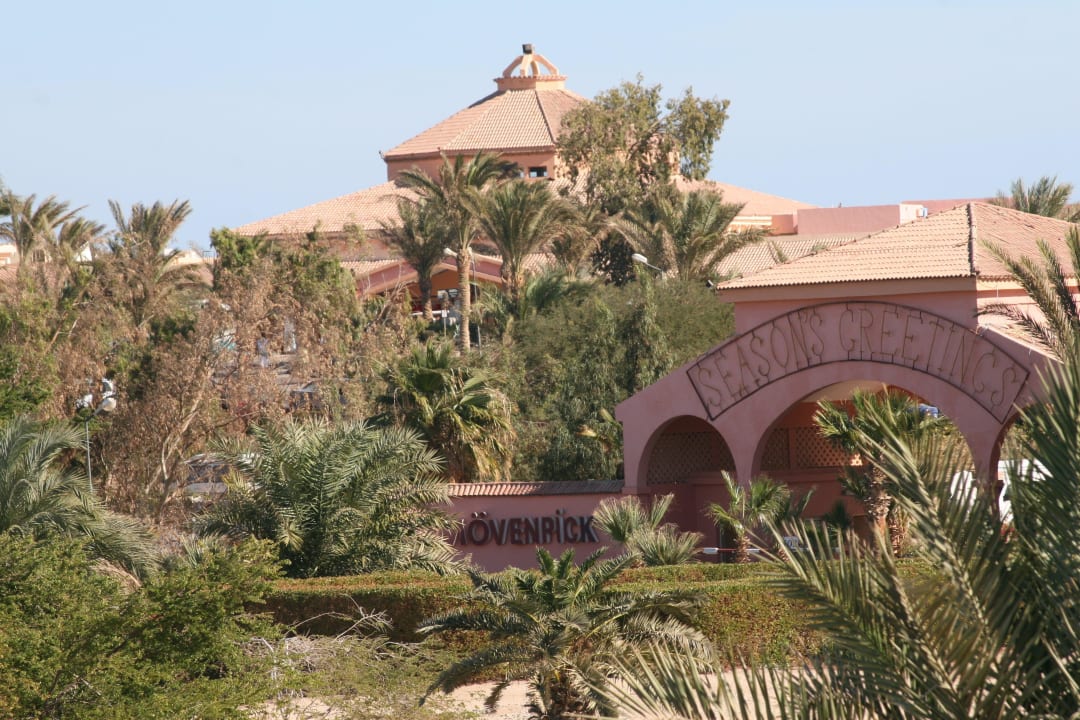 Вид из номера на Мовенпик Panorama Bungalows Resort El Gouna