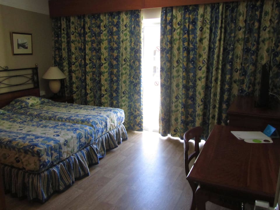 Standard Room Topaz Hotel