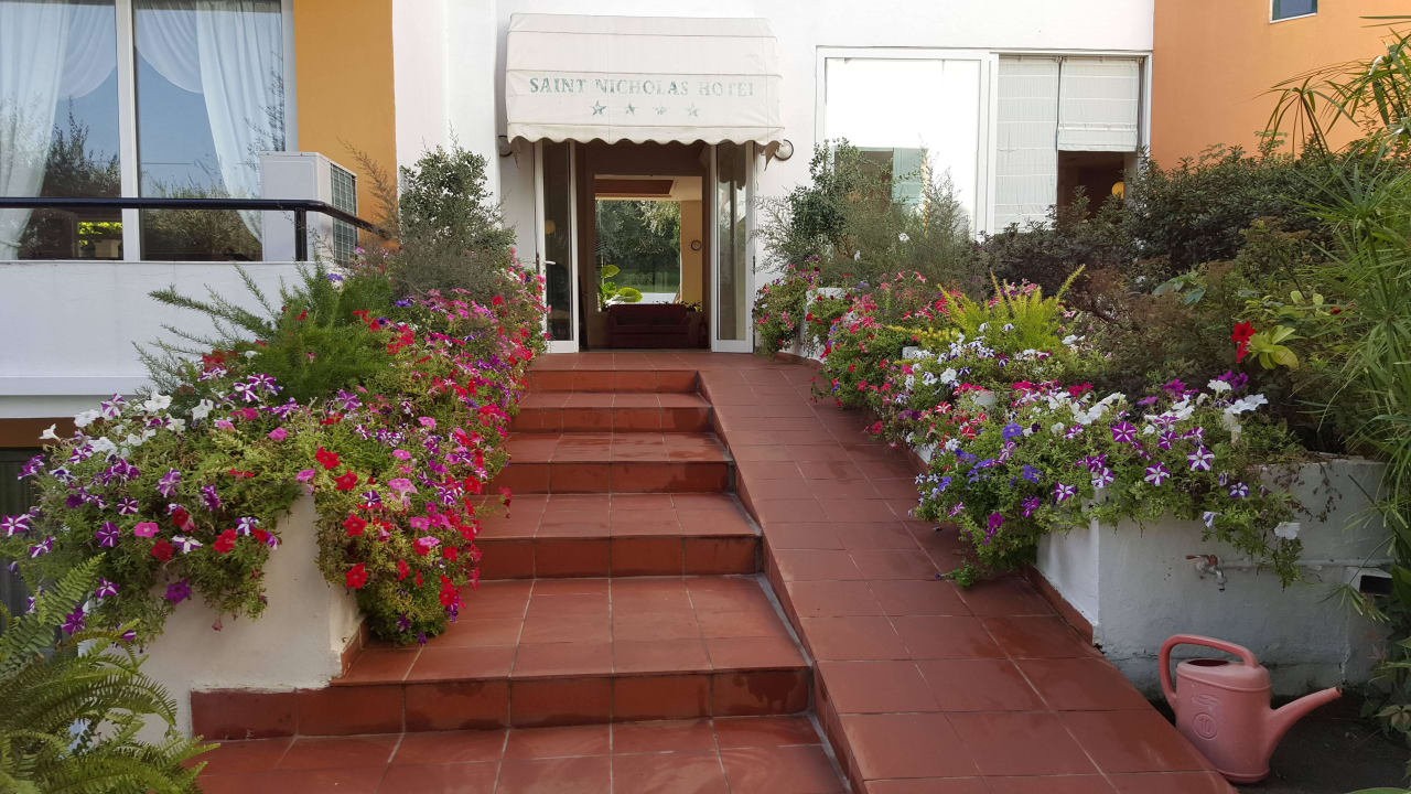 Zugang vom Pool aus Saint Nicholas Hotel