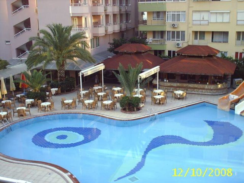 Innenhof mit Pool Hotel Kahya