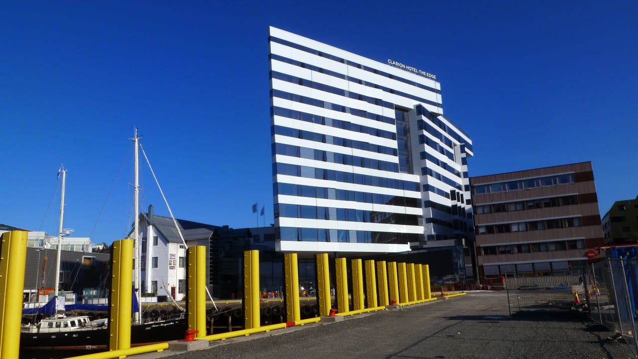 Blick vom Hafen  Hotel Clarion The Edge