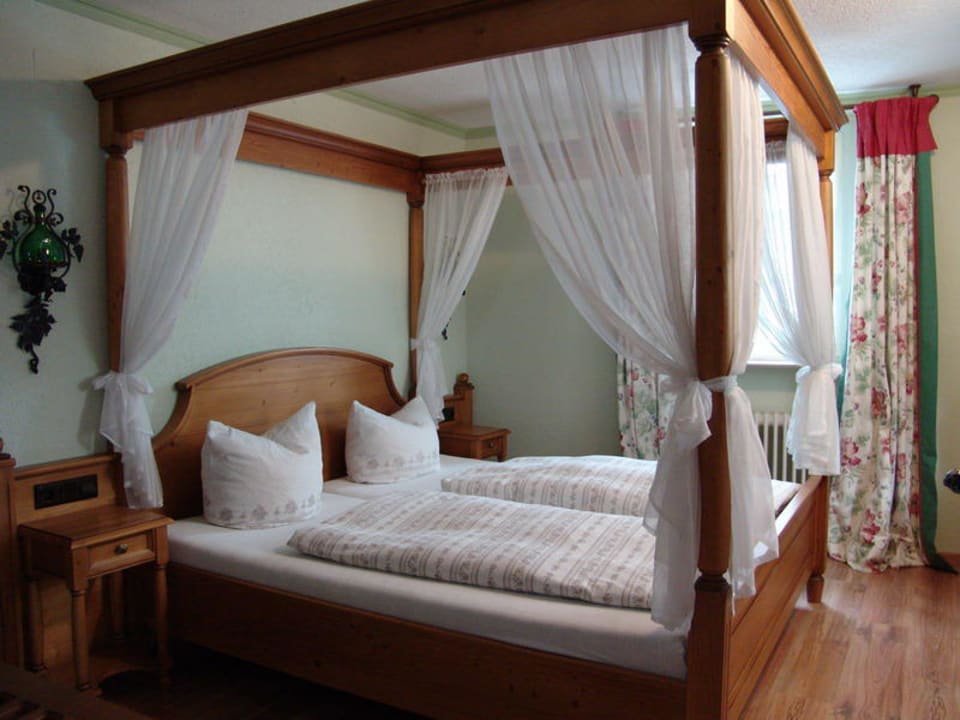 Zimmer mit Himmelbett Pension Fischerhof