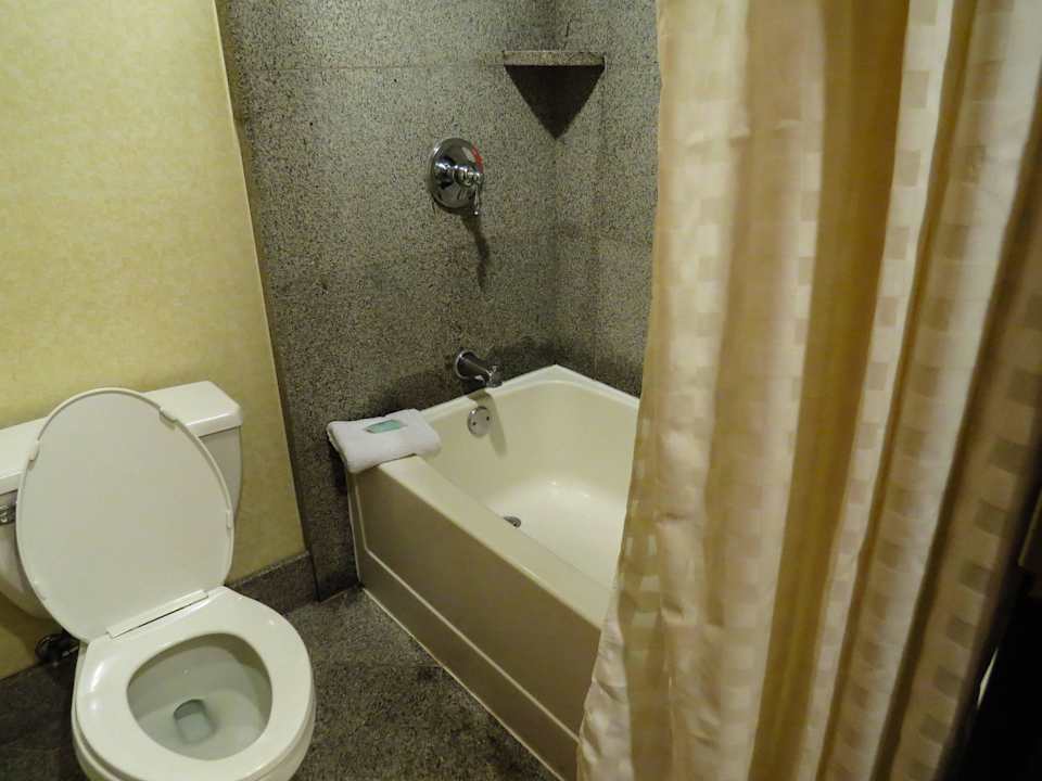 Das Bad Wyndham Garden Baronne Plaza