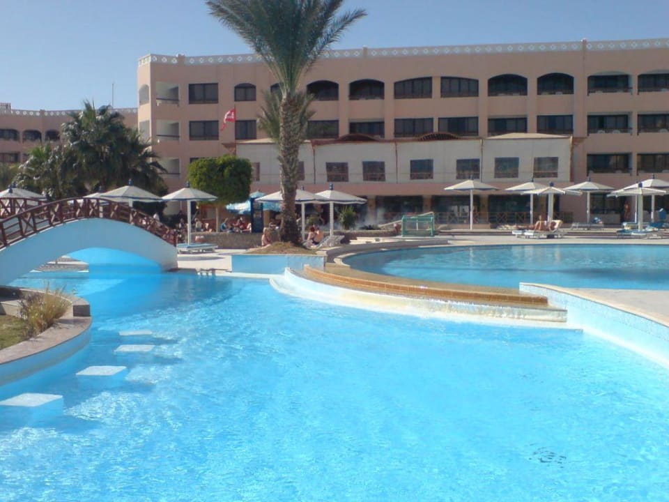 Pool beim HH Beach Albatros Resort
