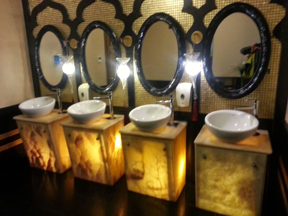 Waschbecken Toilettenbereich Diamond Excellence Resort & Spa