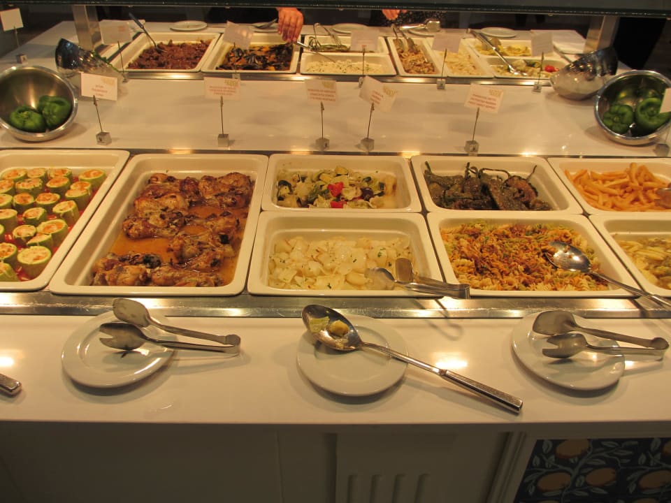 Gleich erfolgt 'der Sturm auf das Büffet' ... Hipotels Playa la Barrosa