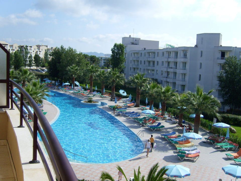 Ausblick vom Balkon auf den Pool allsun App.-Hotel Orient Beach