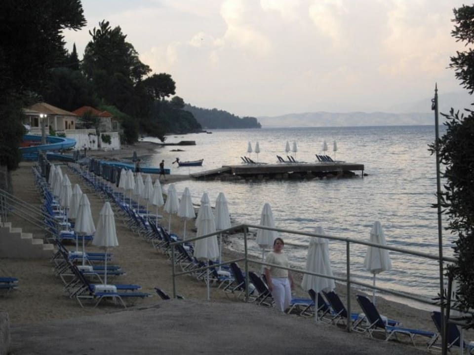 ...beim Spaziergang am Abend. Aeolos Beach Resort