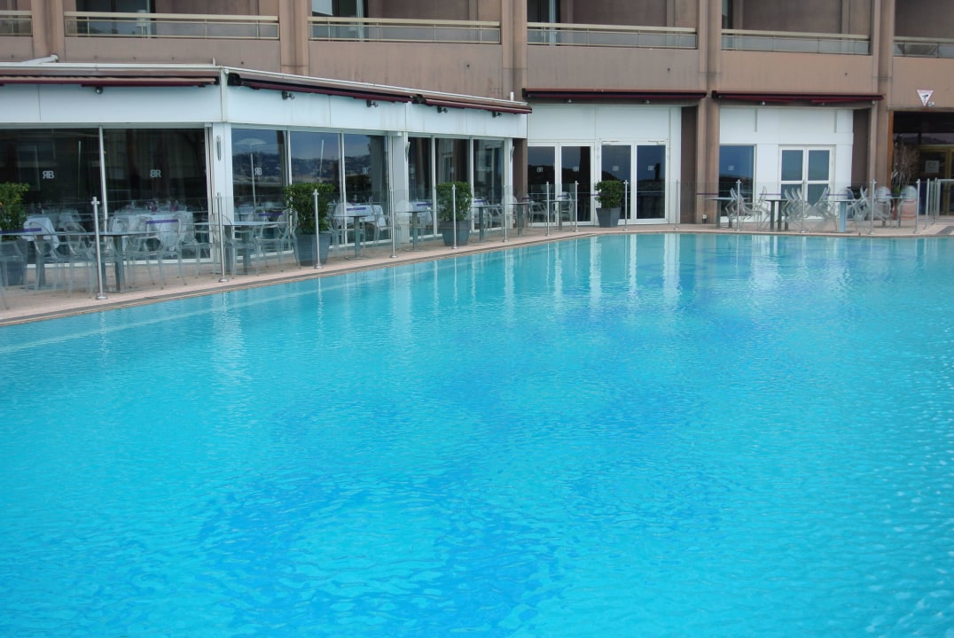 Swimmingpool Pullman Cannes Mandelieu Royal Casino