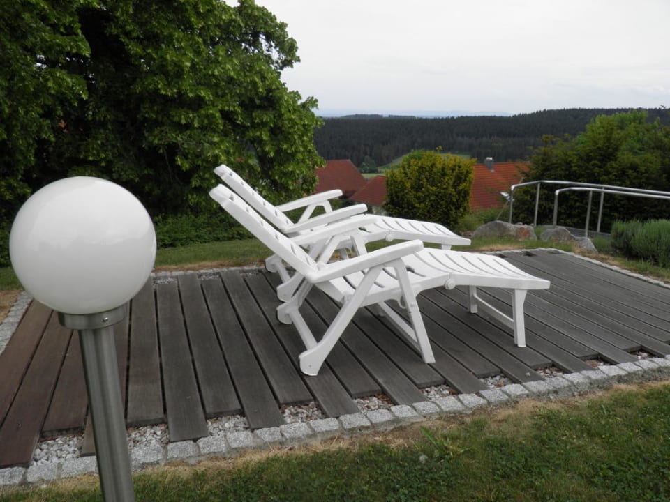 Liegen im Garten Vital- und Wellnesshotel Albblick