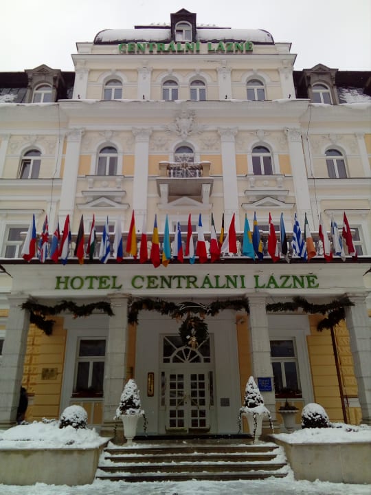 Eingang des Hotels Centrální Lázně Ensana Health Spa Hotel