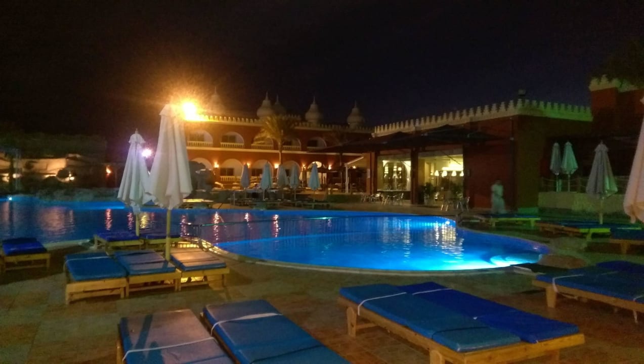 Eine der vielen Poolanlagen Pickalbatros Alf Leila Wa Leila Resort - Neverland Hurghada