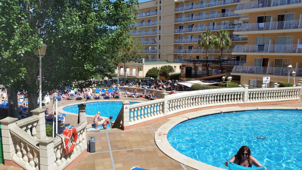 Immer belegte Liegen  Ahoi! Urban Beach Hotel