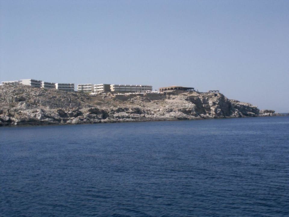 Das Hotel vom Tauchschiff aus fotografiert! Hotel Kalithea Horizon Royal