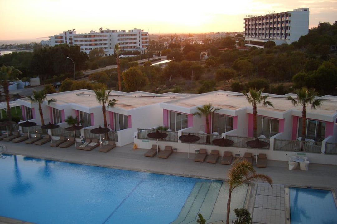 Zimmer mit Poolblick Napa Mermaid Hotel & Suites