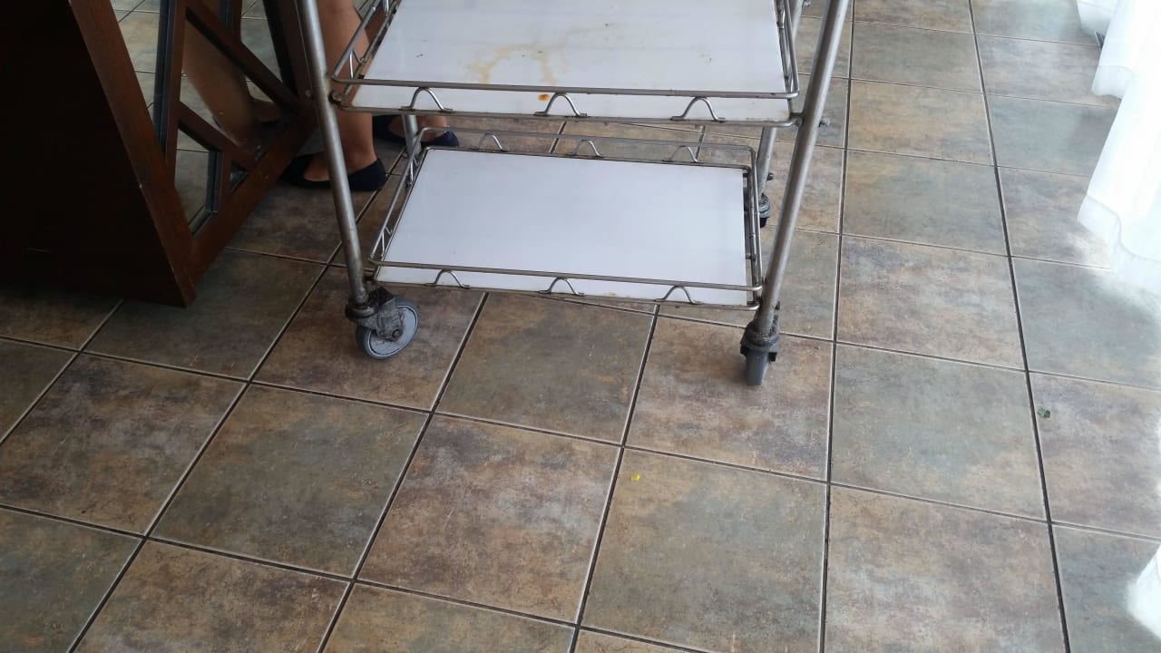 So sehen die Wagen aus von denen essen aus der Küche Hotel Athos Palace