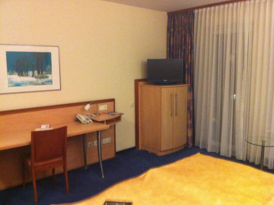 TV und Minibar Hotel Ascot-Bristol