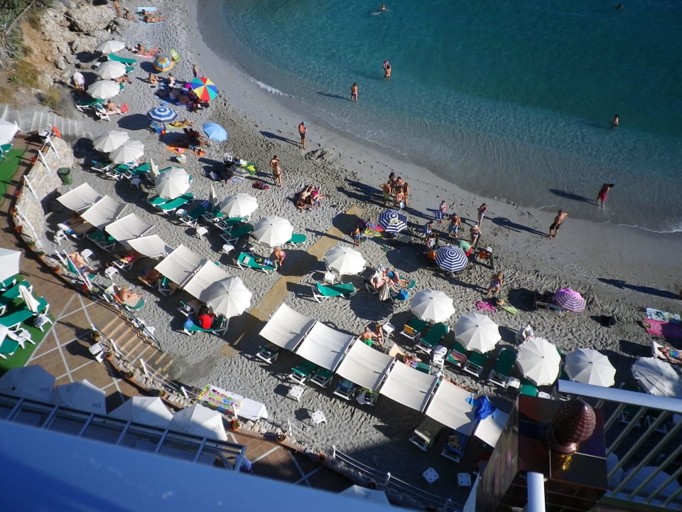 Kleiner Hotelstrand mit Fahrstuhl zu erreichen Hotel Balcon de Europa